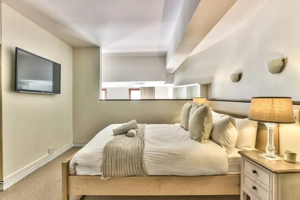 Couples Retreat, Bar, Library, 24 Hour Security Villa Cape Town South Africa